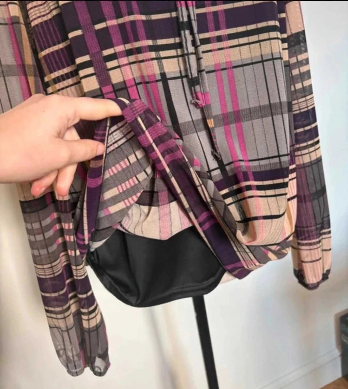 Blusa quadriculada com camiseta tamanho 5 – photo 2